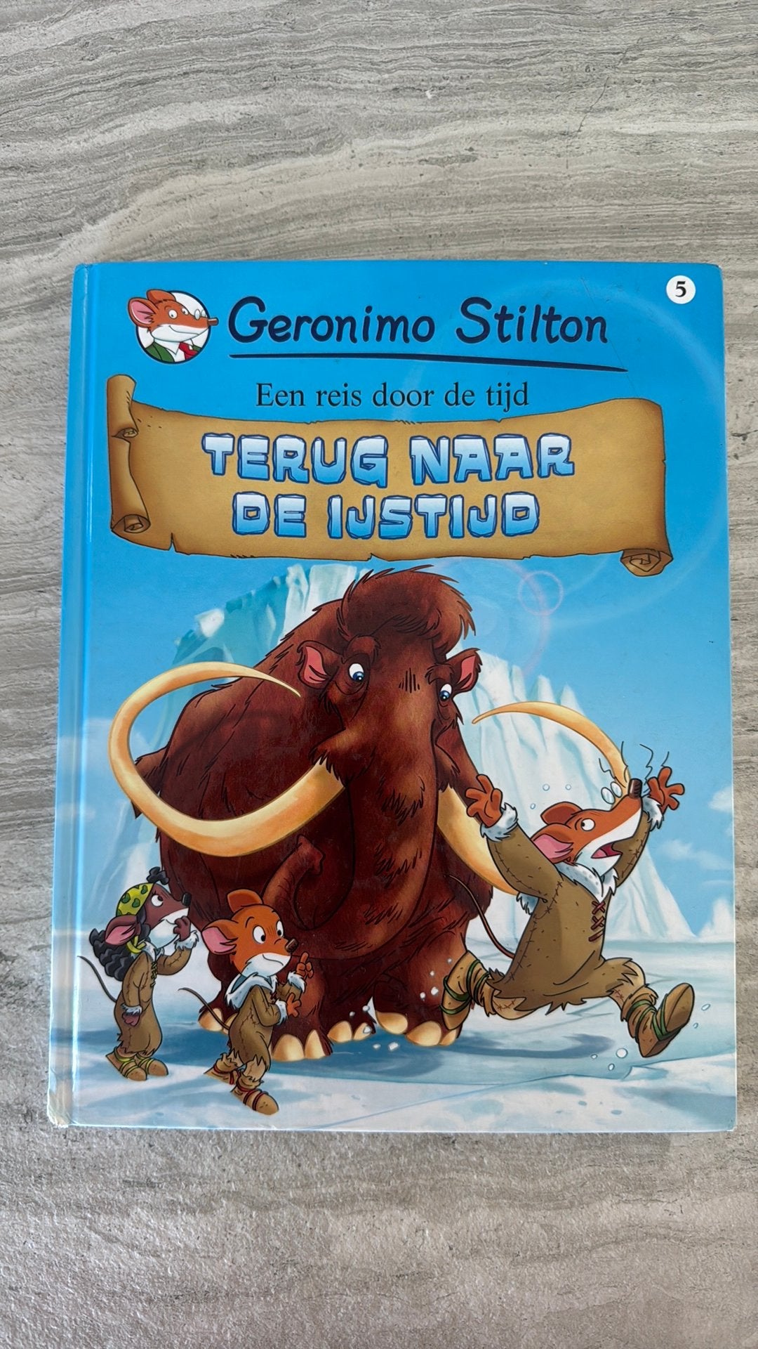 Terug naar de IJstijd van Geronimo Stilton., Boeken, Ophalen of Verzenden, Gelezen, Fictie algemeen