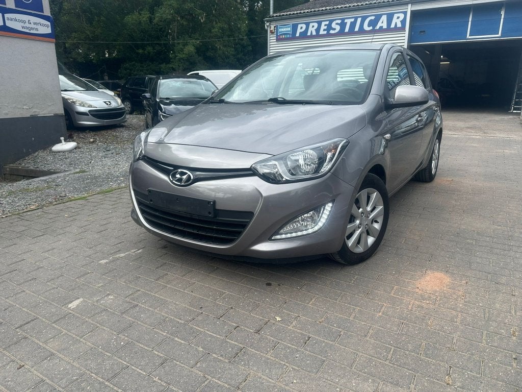 Hyundai i20 - 2013 - 103690 KM, Auto's, Hyundai, Automaat, Euro 5, Zwart, Bedrijf