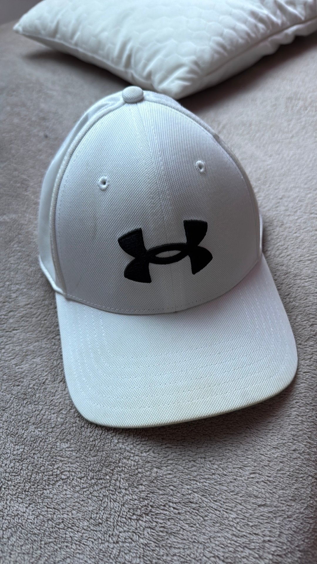Casquette under armour blanche, Vêtements | Hommes, Envoi, Porté, 58 ou 59 cm (L, 7¼ ou ⅜ pouces), Casquette