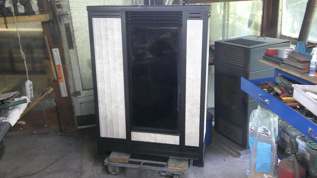 poêle à pellets DZ slim 15v2 13 kw en très bon état, Enlèvement, Comme neuf