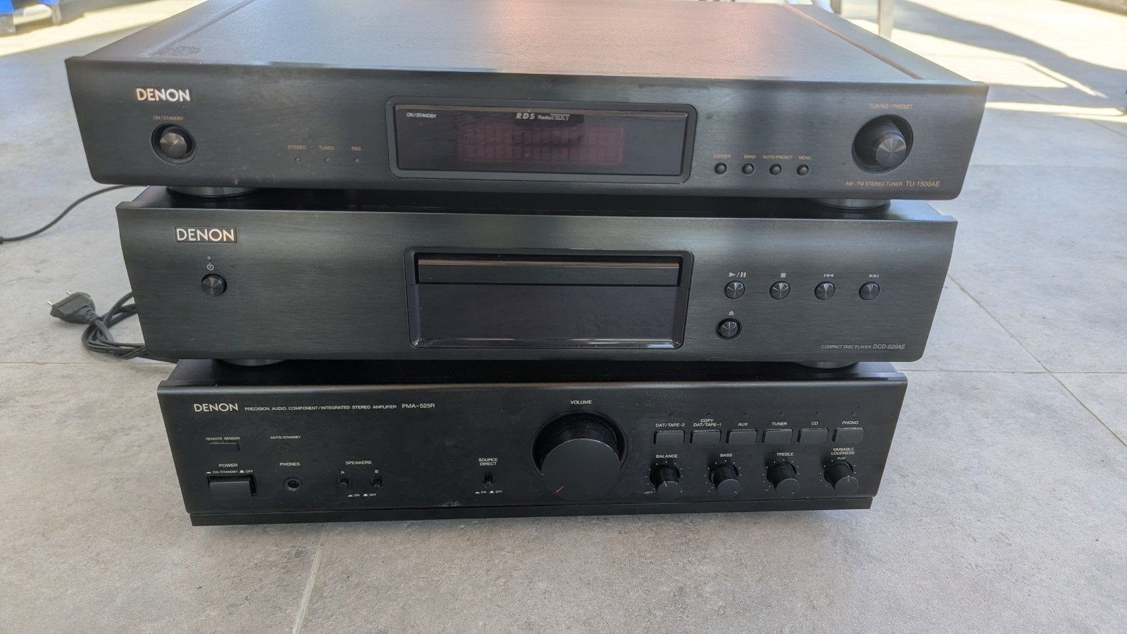 ensemble Denon, Enlèvement, Denon