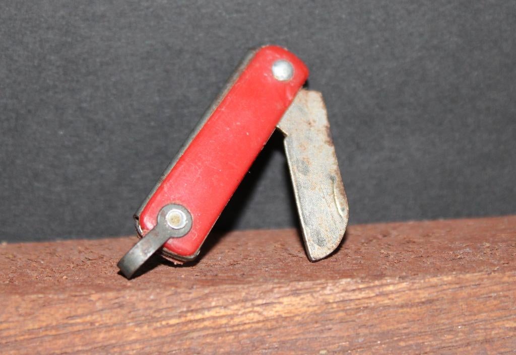 Mini couteau de poche du début des années 1960, Enlèvement ou Envoi, Utilisé