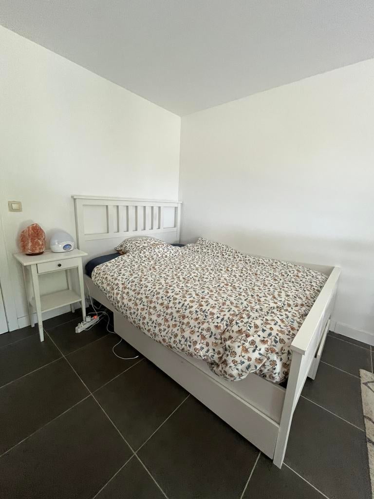 Cadre de lit IKEA Hemnes blanc + sommier (140x200), Maison & Meubles, Chambre à coucher | Lits, Comme neuf, Deux personnes, 140 cm