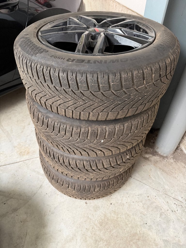 Renault Arkana winterset, Auto-onderdelen, Ophalen, 215 mm, Banden en Velgen, 17 inch