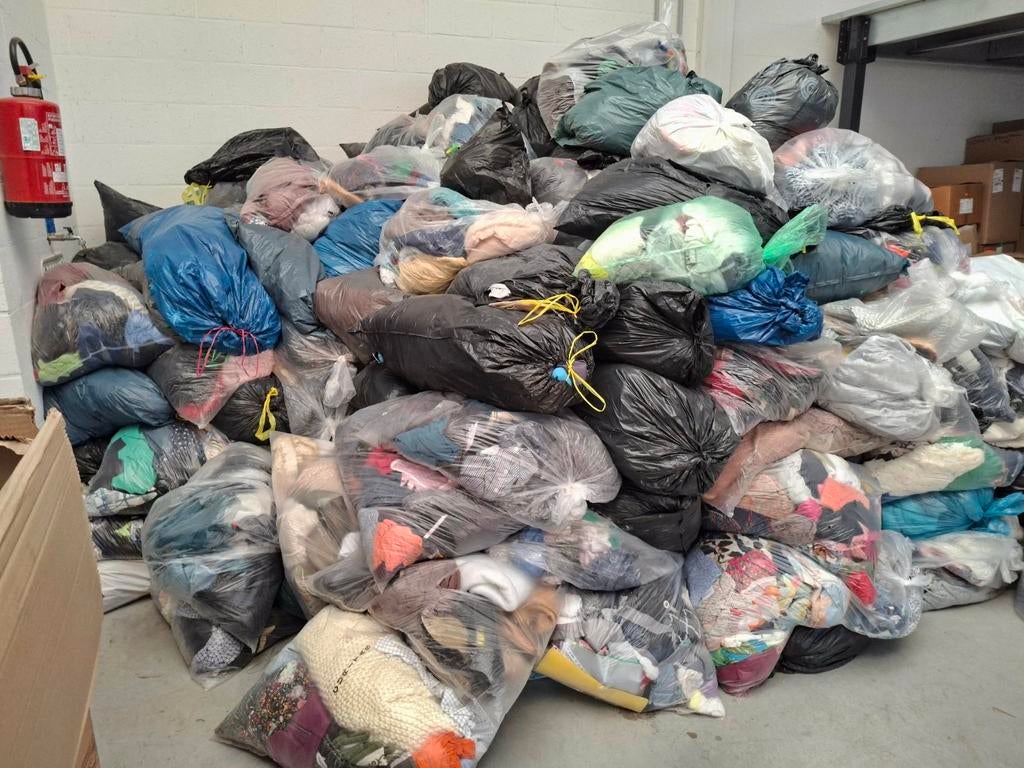 2000 kg gebruikte textiel kleding, Zakelijke goederen, Stock en Retail | Partijen goederen, Ophalen, Textiel