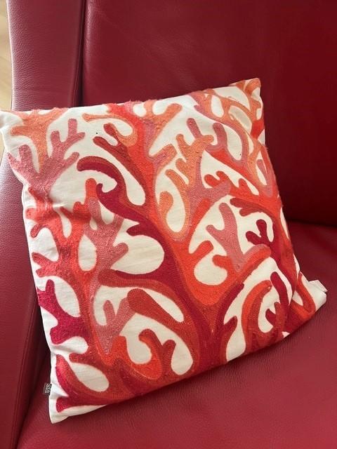 coussin SIA, Huis en Inrichting, Woonaccessoires | Kussens, Ophalen, Zo goed als nieuw, Rood, Vierkant