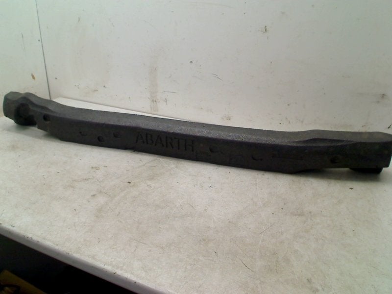 RENFORT PARE CHOC AVANT (TRAVERSE) Abarth 500 / 595 / 695, Taurusavenue 1
2132 LS  Hoofddorp, NL, Webaccessibility@stellantis.com