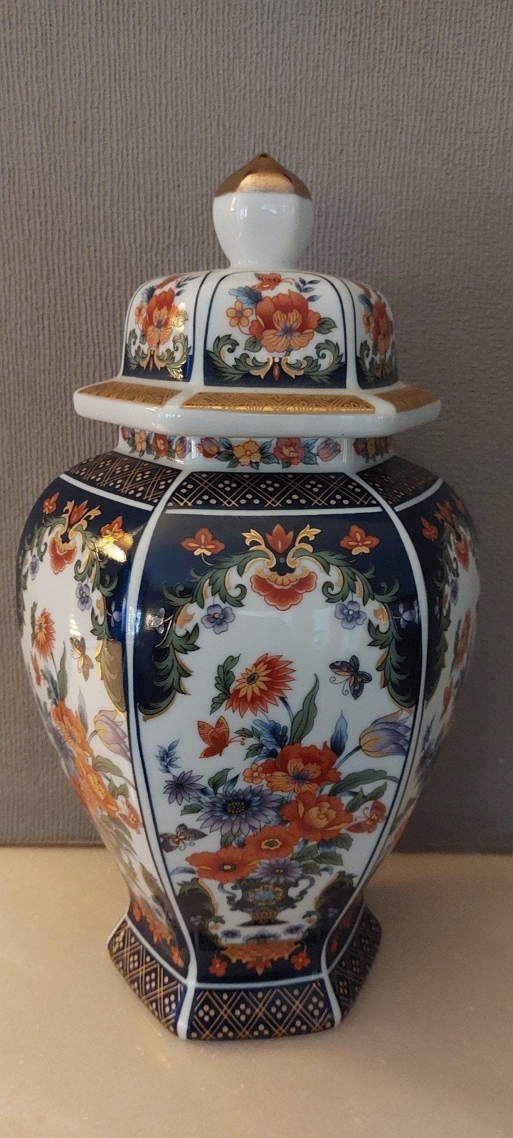 vase et couvercle en porcelaine japonaise vintage, Antiquités & Art, Enlèvement ou Envoi