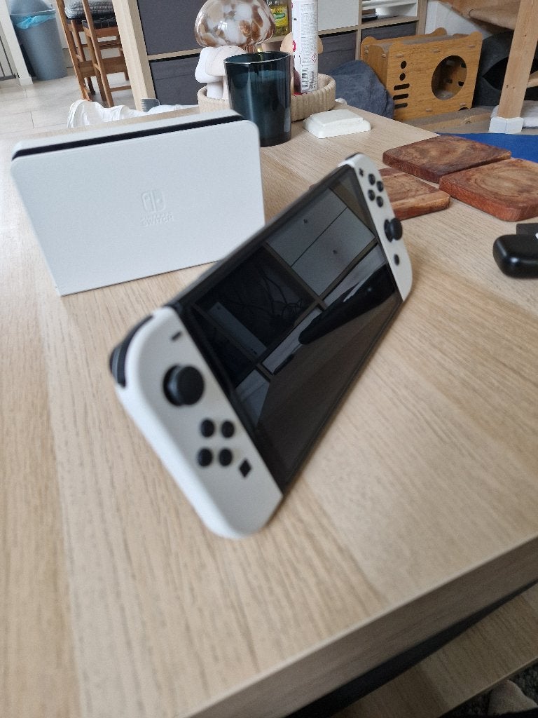 Nintendo Switch - OLED avec accessoires, Consoles de jeu & Jeux vidéo, Consoles de jeu | Nintendo Switch, Enlèvement, Comme neuf