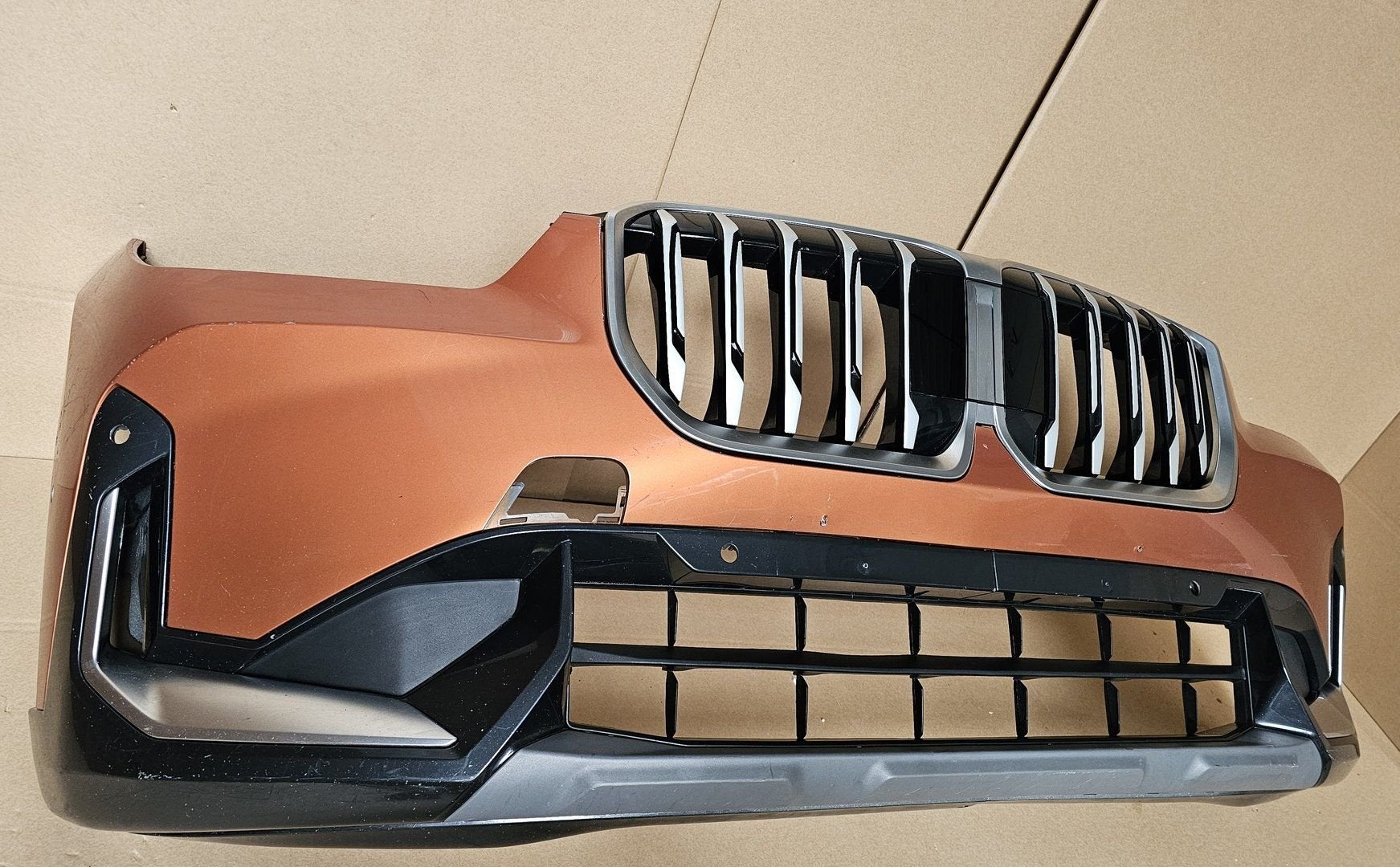 Voorbumper BMW X1 U11 Sportline Origineel Compleet Bumper, Auto-onderdelen, Gebruikt, -, Voor, Ophalen of Verzenden