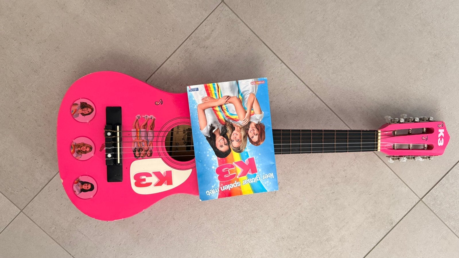 K3 gitaar met boekje, Enlèvement, Comme neuf