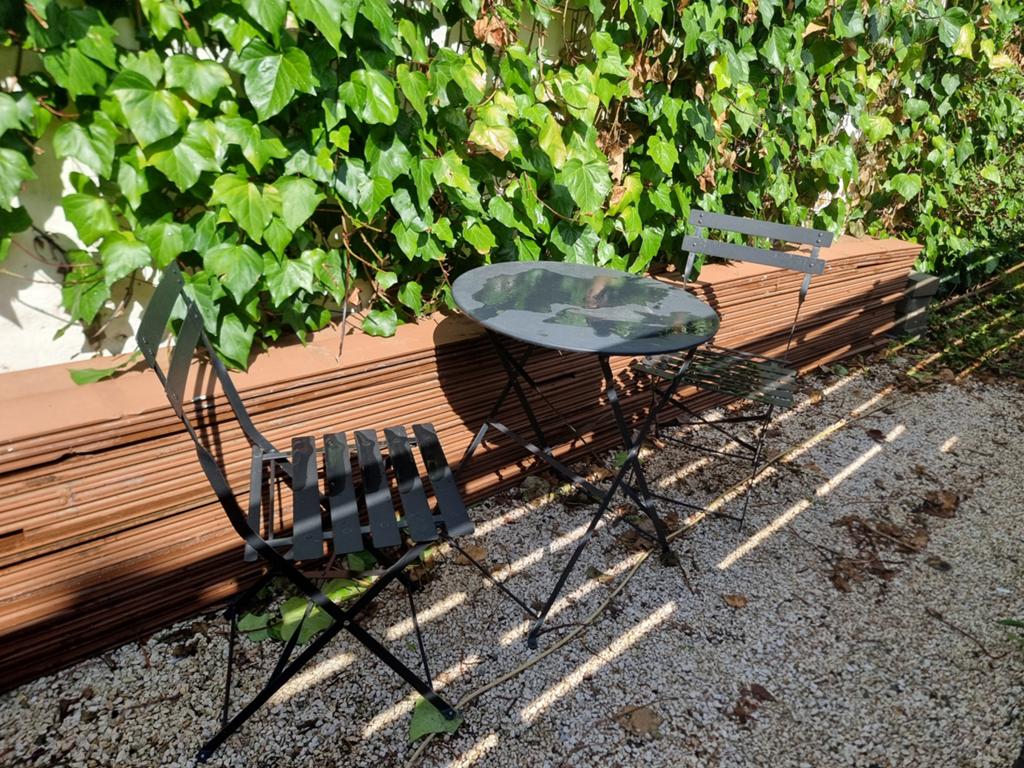 Table et chaises, Enlèvement, Comme neuf