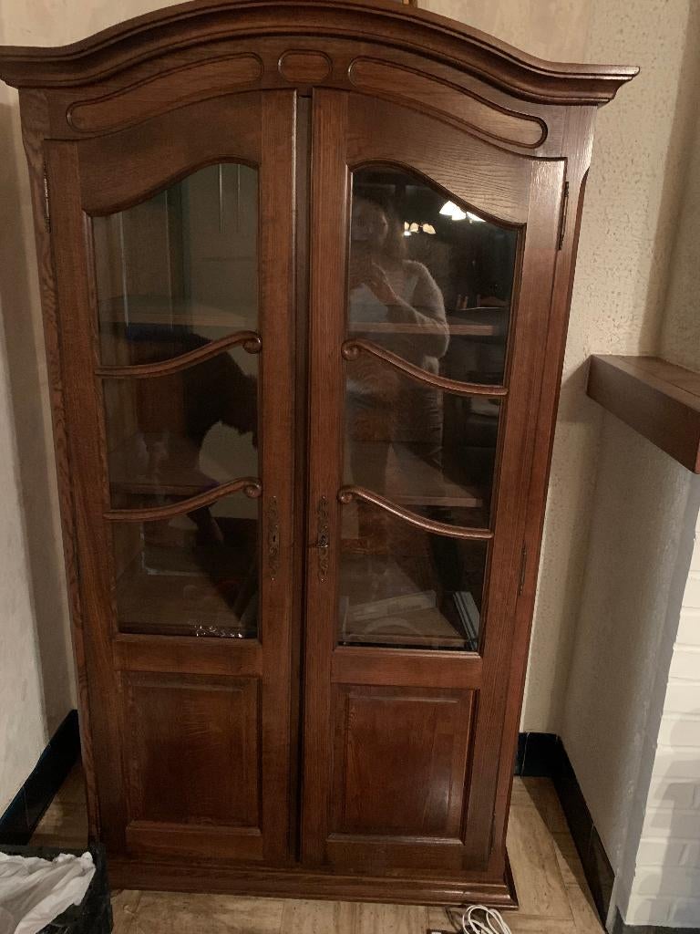 Houten vitrinekast met glazen deuren, Huis en Inrichting, Kasten | Vitrinekasten, Ophalen, Met plank(en), Gebruikt, 100 tot 150 cm