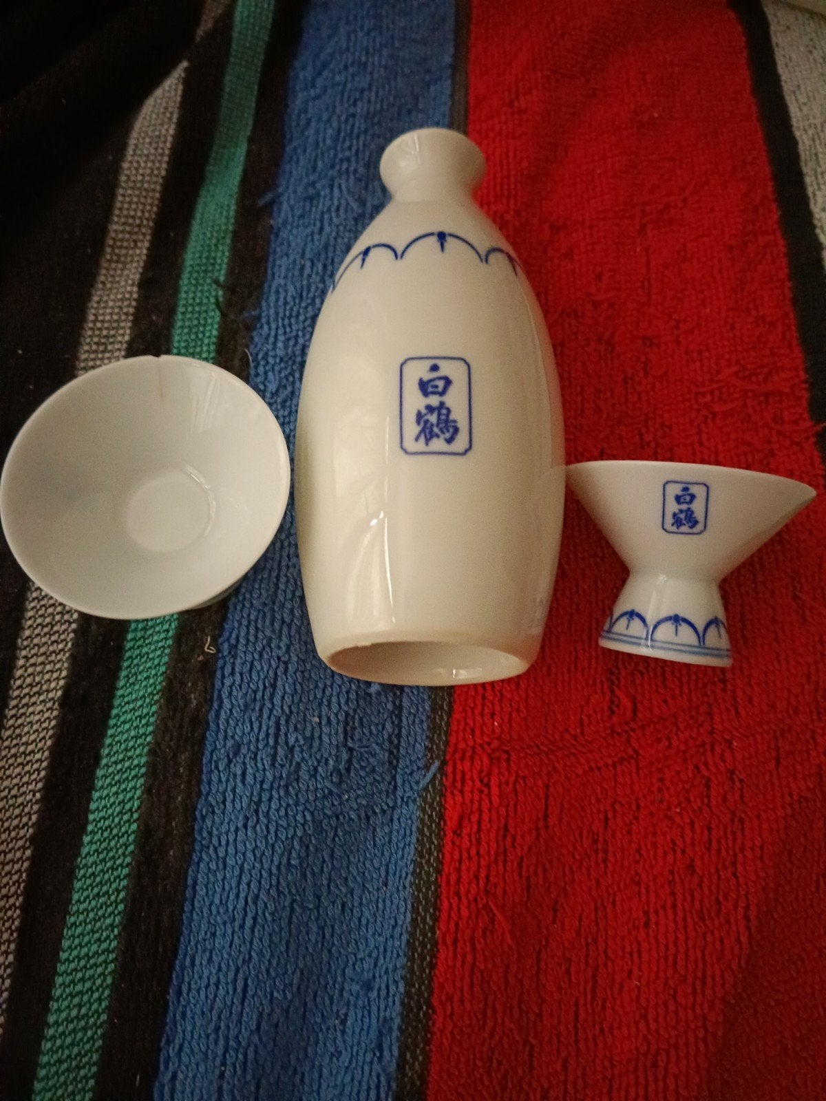 bouteille de saké en céramique Hakutsuru, Enlèvement
