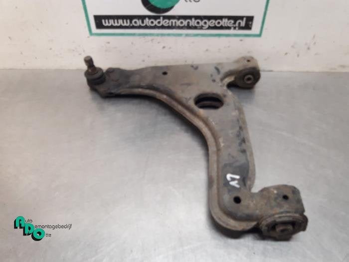 Bras de suspension avant gauche d'un Opel Zafira B (Zafira B, -, Opel, 3 mois de garantie, Utilisé