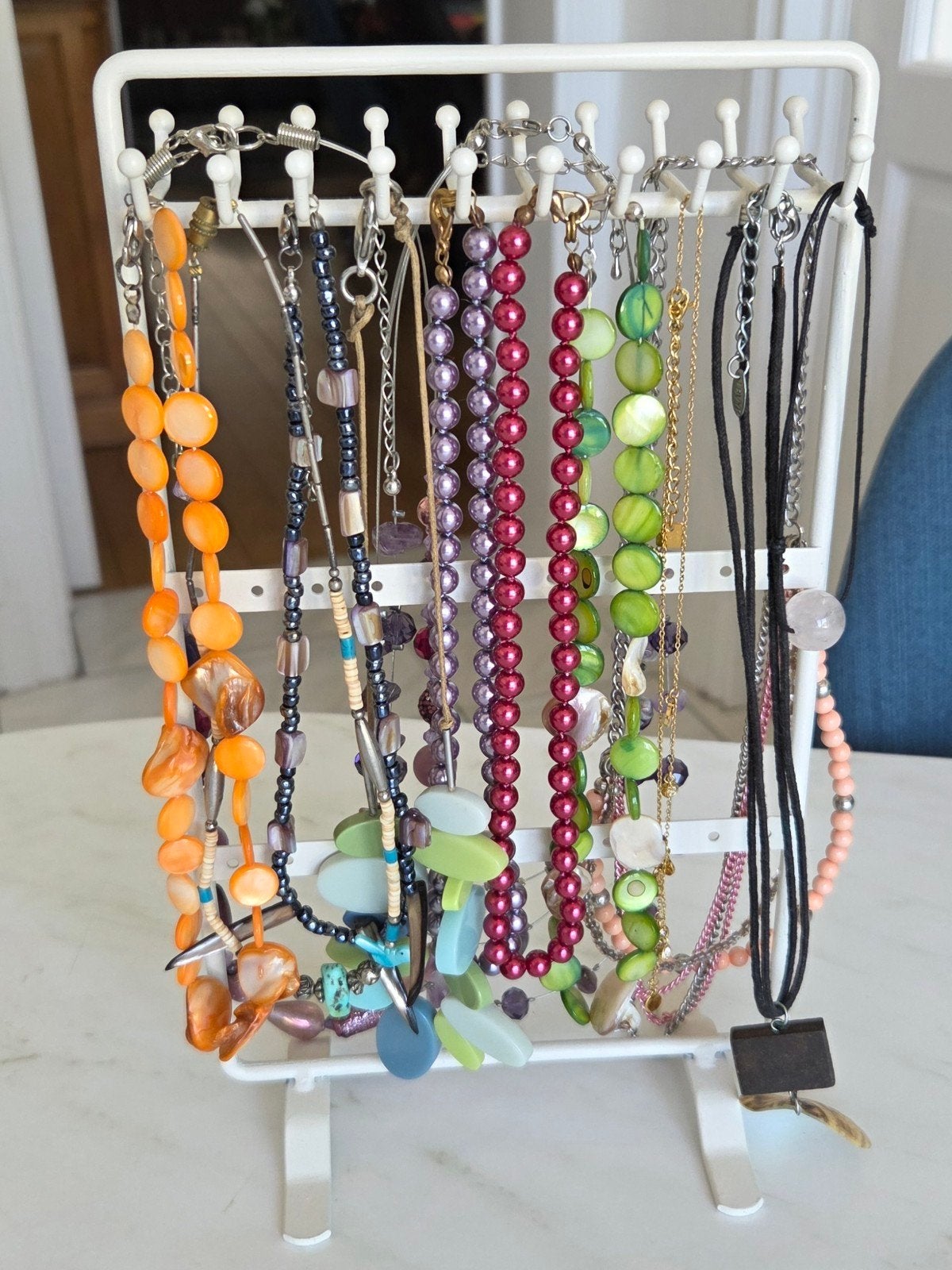 lot de colliers /bracelet de fantaisie sur présentoir, Enlèvement