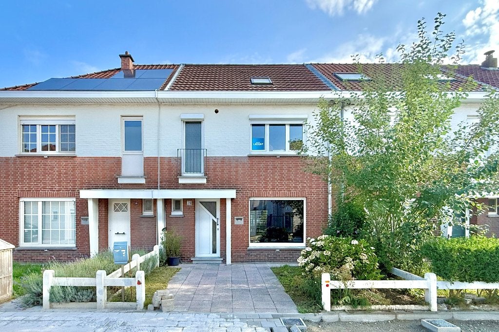 Puurs-St-Amands: gerenoveerde woning in rustige buurt, 200 tot 500 m², 390 kWh/m²/jaar, 2 kamers, Tussenwoning