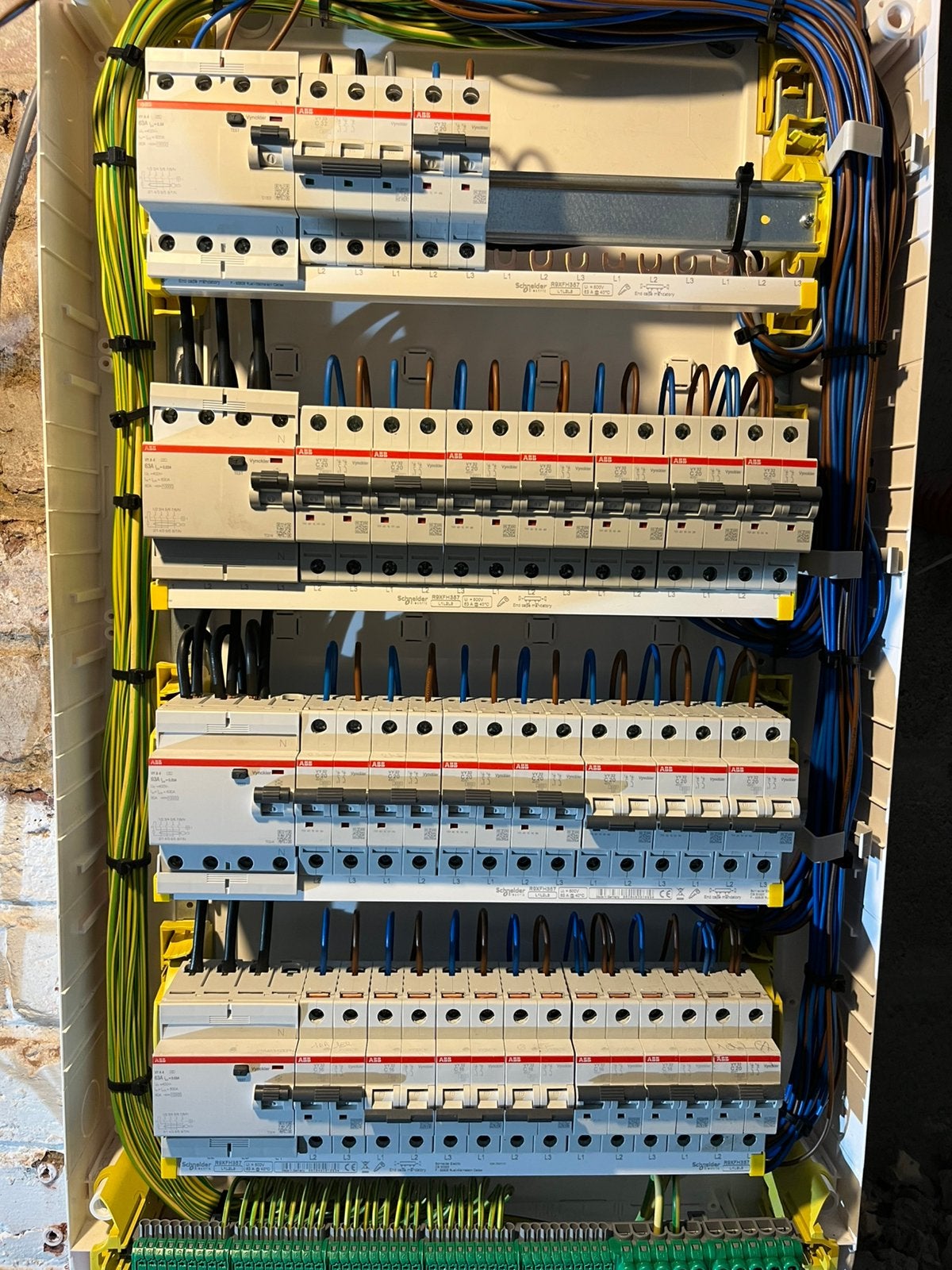 Électricien, Services & Professionnels, Électriciens