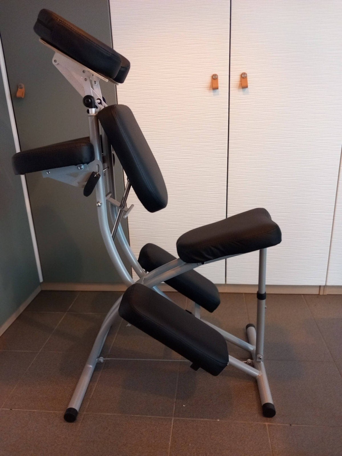 Chaise de massage neuve, Enlèvement