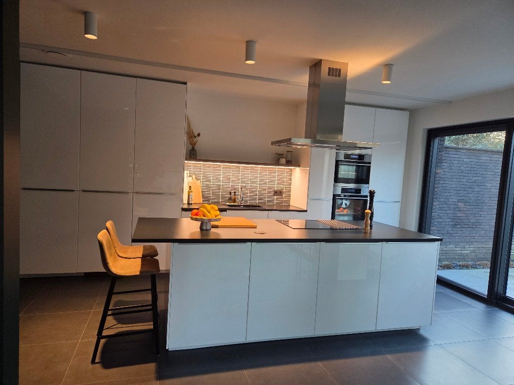 Keuken incl toestellen, Maison & Meubles, Cuisine | Cuisines complètes, Comme neuf, Autres types, Blanc, Synthétique, Avec îlot