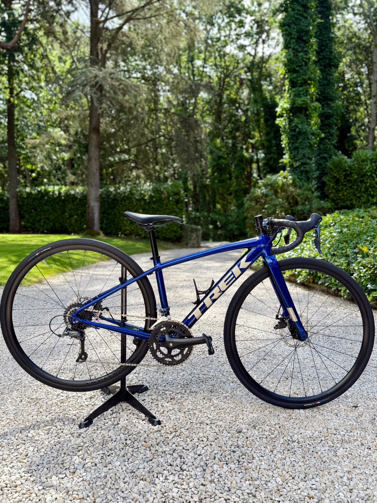 Trek Domane AL 2 – Maat 44 – Kinder koersfiets, Vélos & Vélomoteurs, Vélos | Vélos de course, Comme neuf, Autres marques, 15 à 20 vitesses