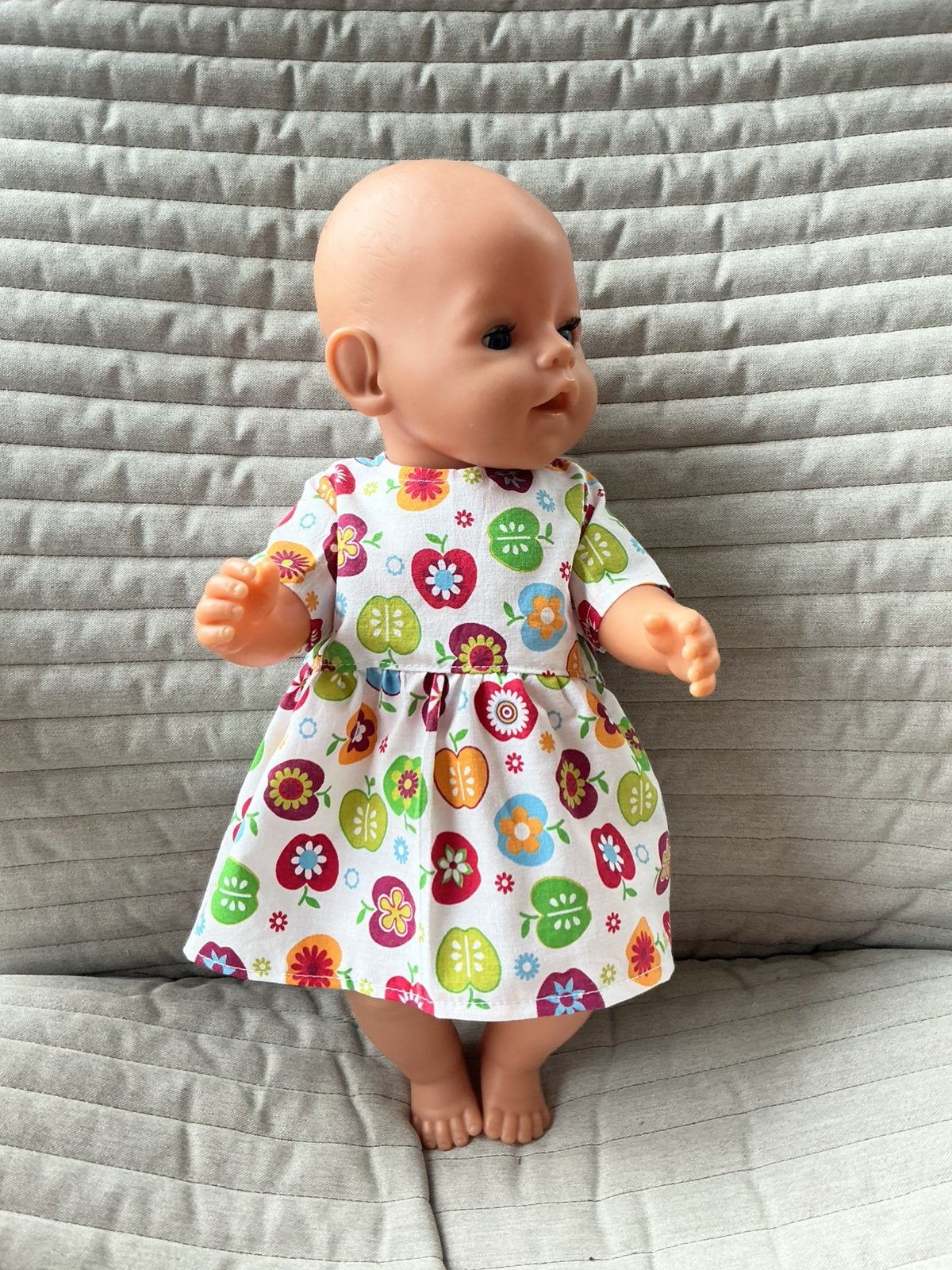 149.  Babyborn: Nieuw jurkje met appeltjes, Kinderen en Baby's, Ophalen of Verzenden, Nieuw, Babypop