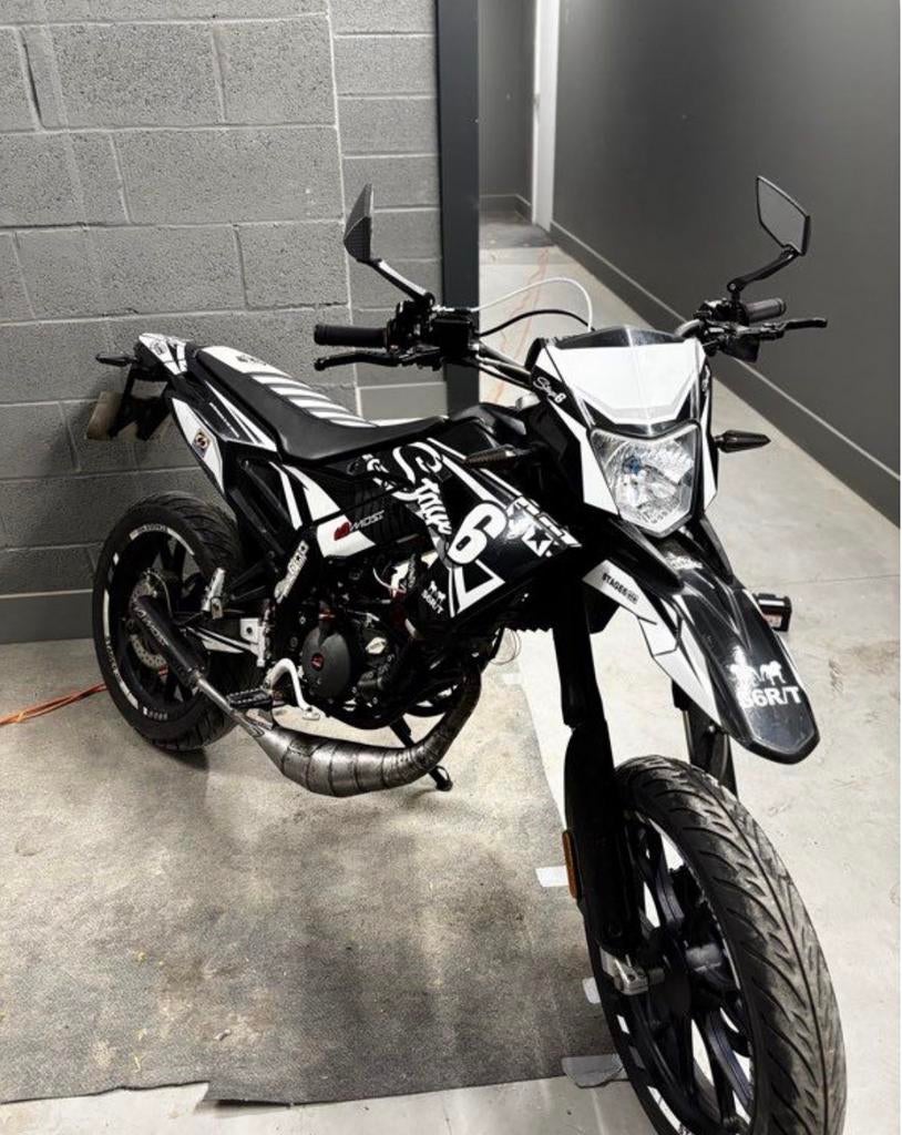 Gilera SM50 derbi brommer supermoto cross 50cc, Fietsen en Brommers, Ophalen, Zo goed als nieuw