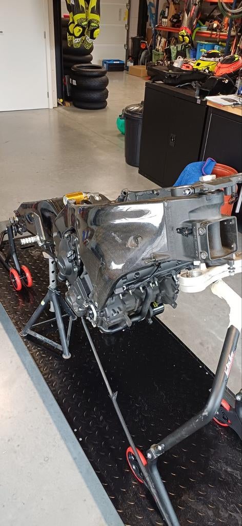 Châssis Yamaha R1 RN65, Enlèvement