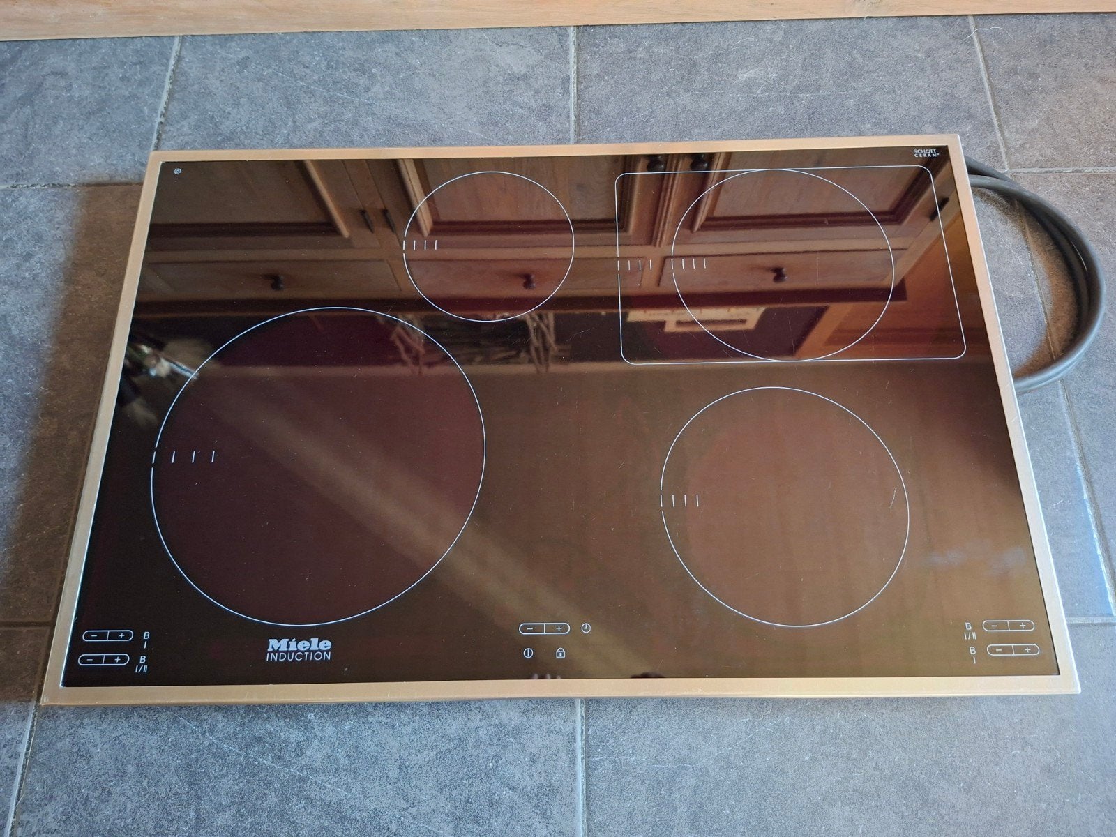 taque induction Miele, 4 zones de cuisson, Encastré, Enlèvement, Utilisé