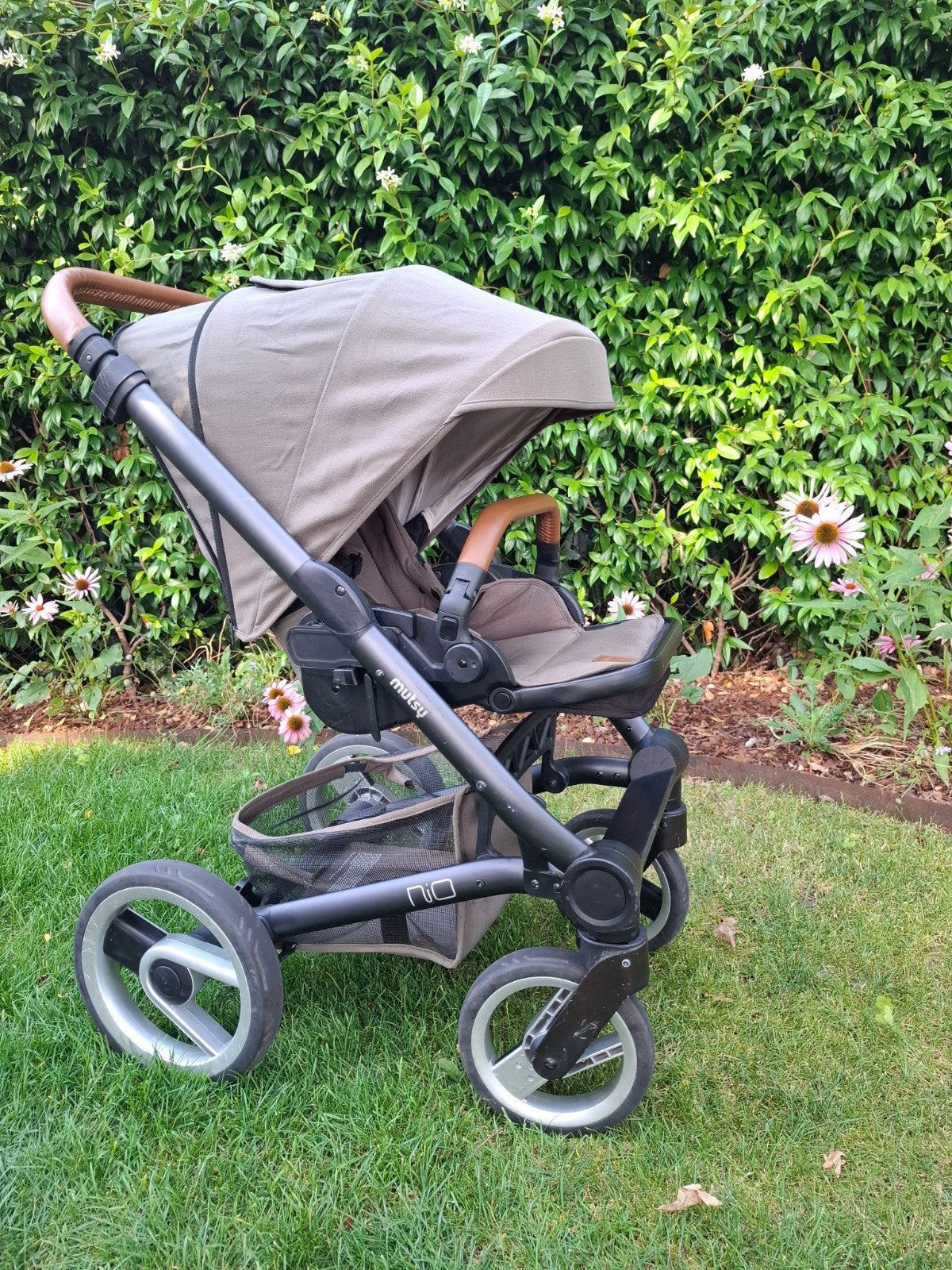 Kinderwagen Mutsy met zit en reiswieg, Enfants & Bébés, Poussettes & Combinaisons, Tige de poussée réglable, Enlèvement, Utilisé