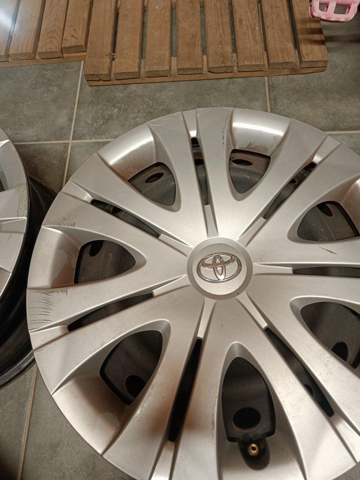 Quatre enjoliveurs d'origine Toyota Auris, Enlèvement