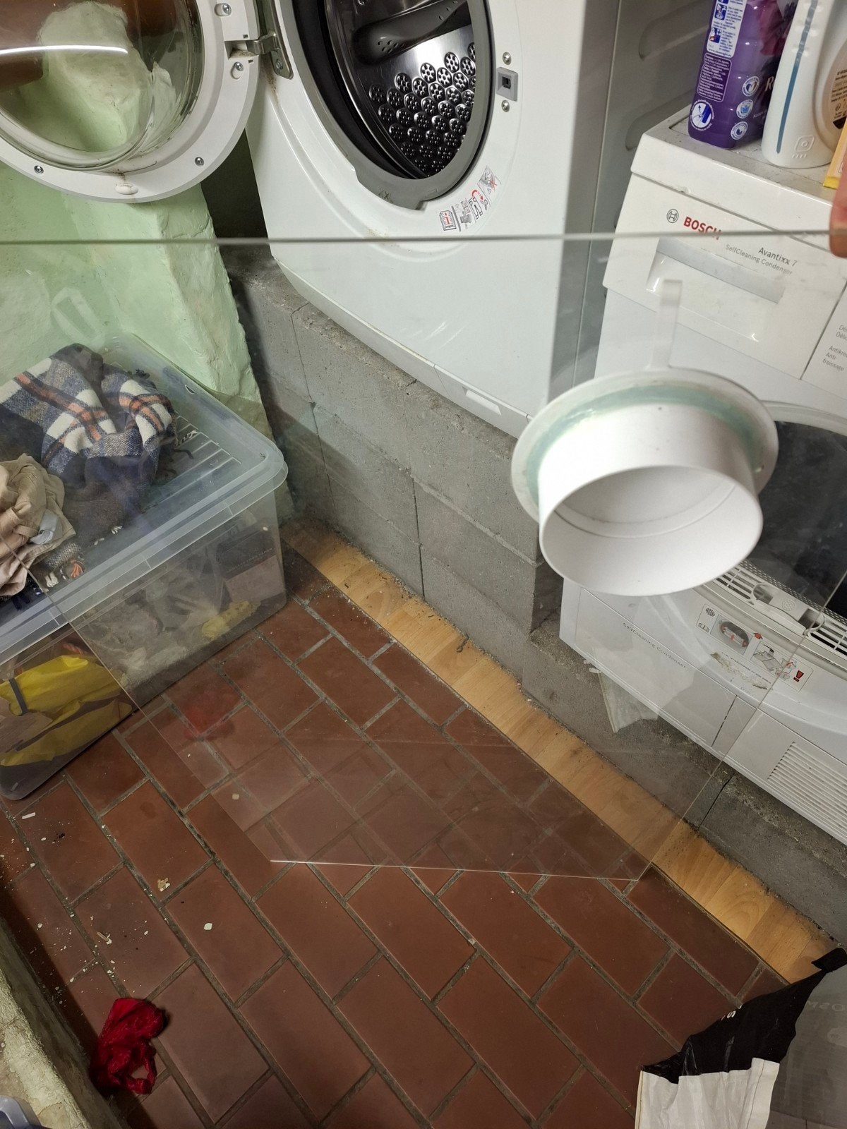 Plaat plexiglas (met uitgang voor buis voor airco), Ophalen