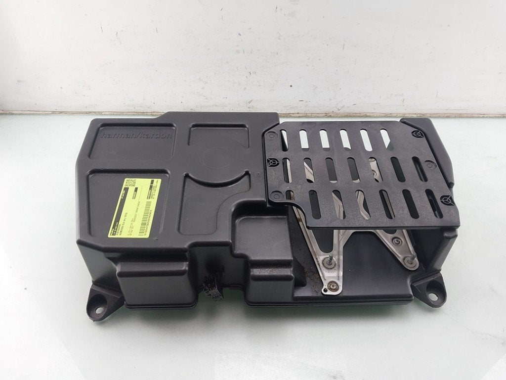 SUBWOOFER Mercedes-Benz GLA (156.9) (|A2468200002|), Mercedes-Benz, Utilisé, Dialog.mb@mercedes-benz.com, Mercedes-Benz AG