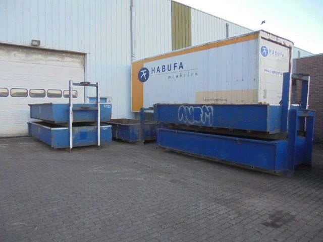 Onbekend 5M3 CONTAINERS (année de construction 2010)