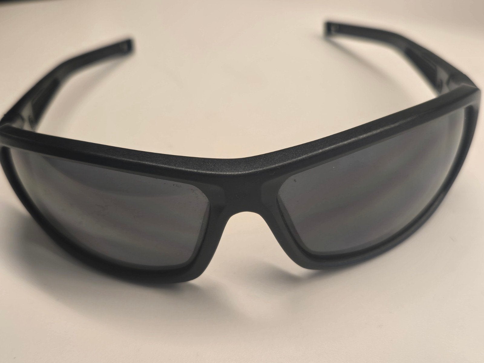 Jolies lunettes de soleil unisexes noires de  marque Quechuo, Autres marques, Enlèvement ou Envoi, Comme neuf, Lunettes de soleil
