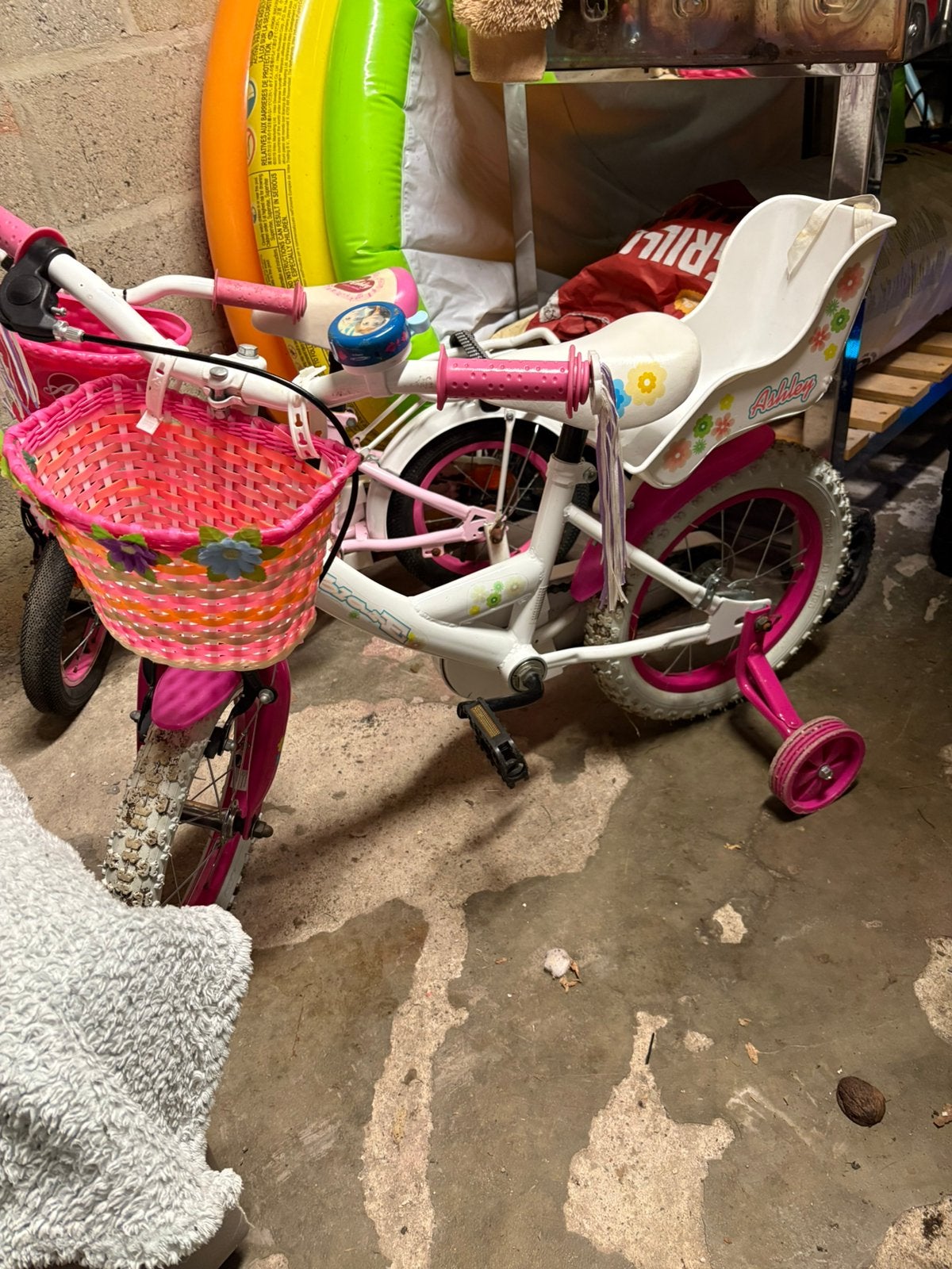 Kinderfietsje volare ashley met zijwieltjes, Vélos & Vélomoteurs, Enlèvement, Comme neuf, Frein à rétropédalage, Stabilisateurs