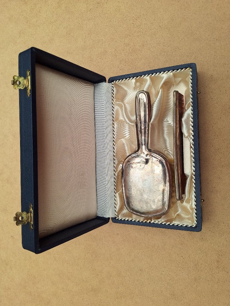 Coffret brosse et peigne bébé en métal argenté, Antiquités & Art, Enlèvement ou Envoi