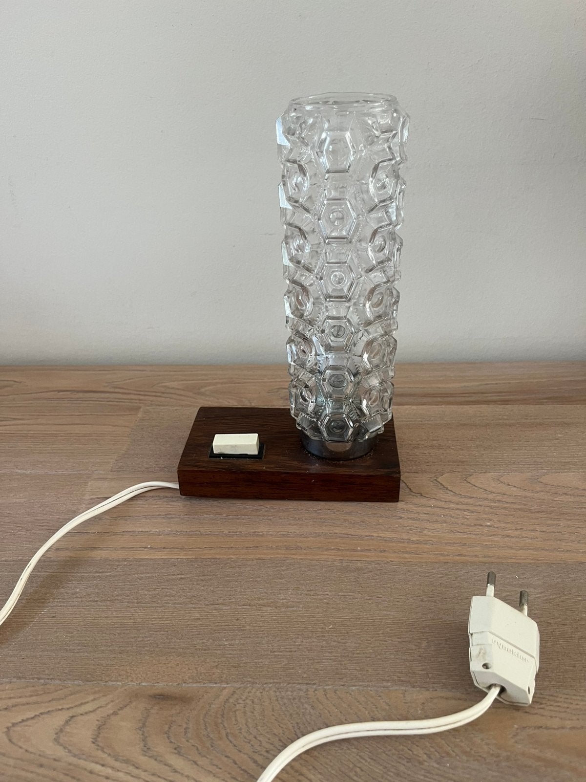 Vintage lampje / nachtlampje op houten voet, Ophalen of Verzenden