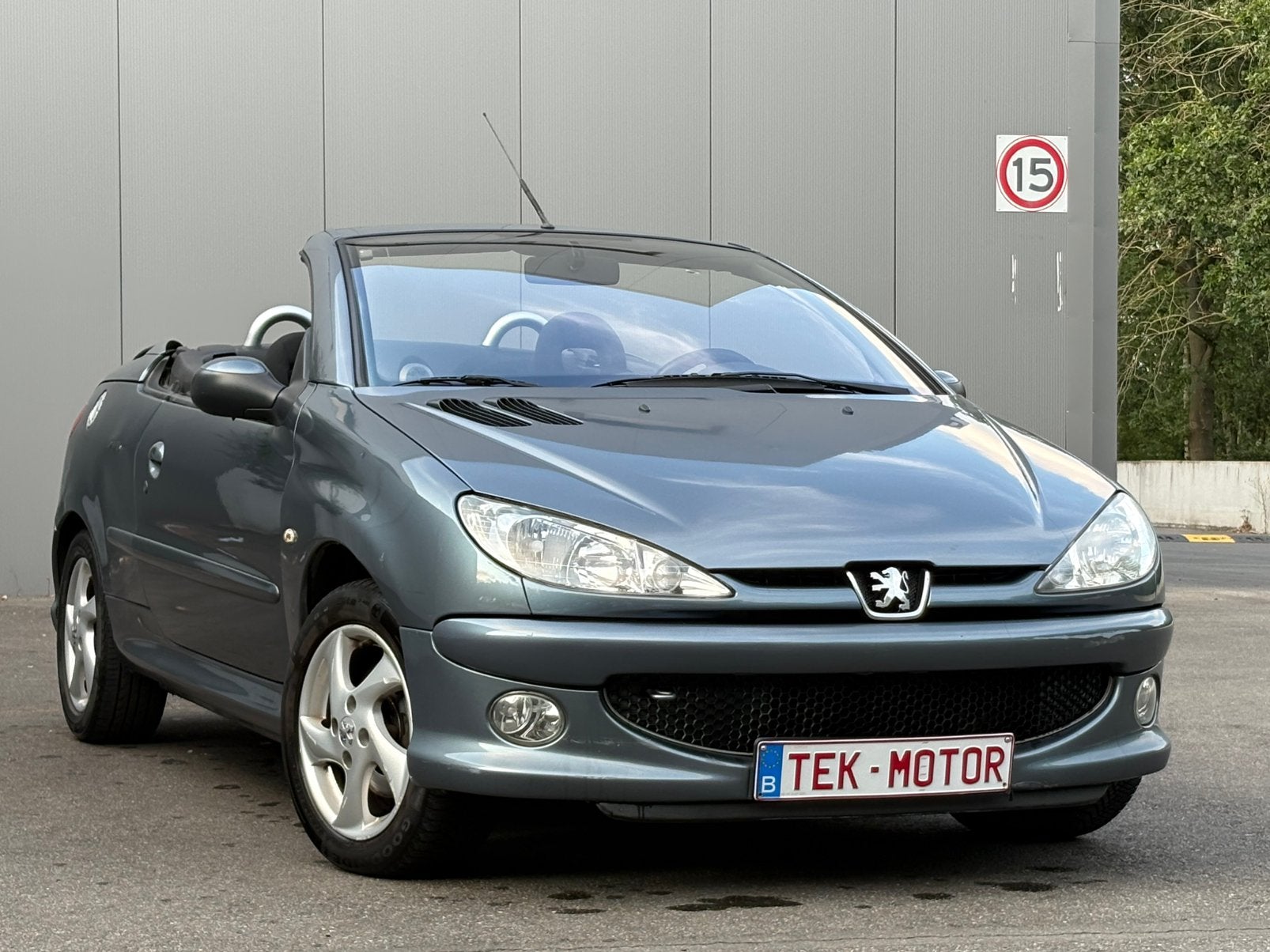 PEUGEOT 206 CABRIO 1.6 BENZINE, GEKEURD, AIRCO, CARPLAY, NAV, Auto's, Handgeschakeld, 80 kW, 3 deurs, Sound system