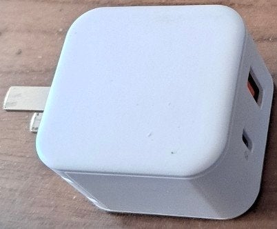 Chargeur rapide  MUJI (USB-C & USB-A), USB-C, Enlèvement ou Envoi, Adaptateur