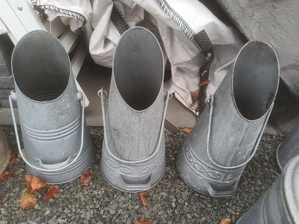 3 belles vieilles canettes de charbon en zinc avec sac porta, Enlèvement
