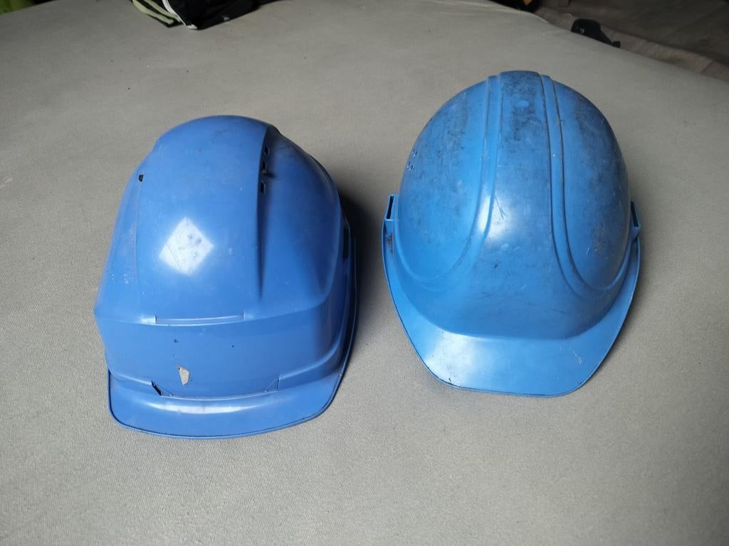 2 blauwe veiligheids helmen, Enlèvement