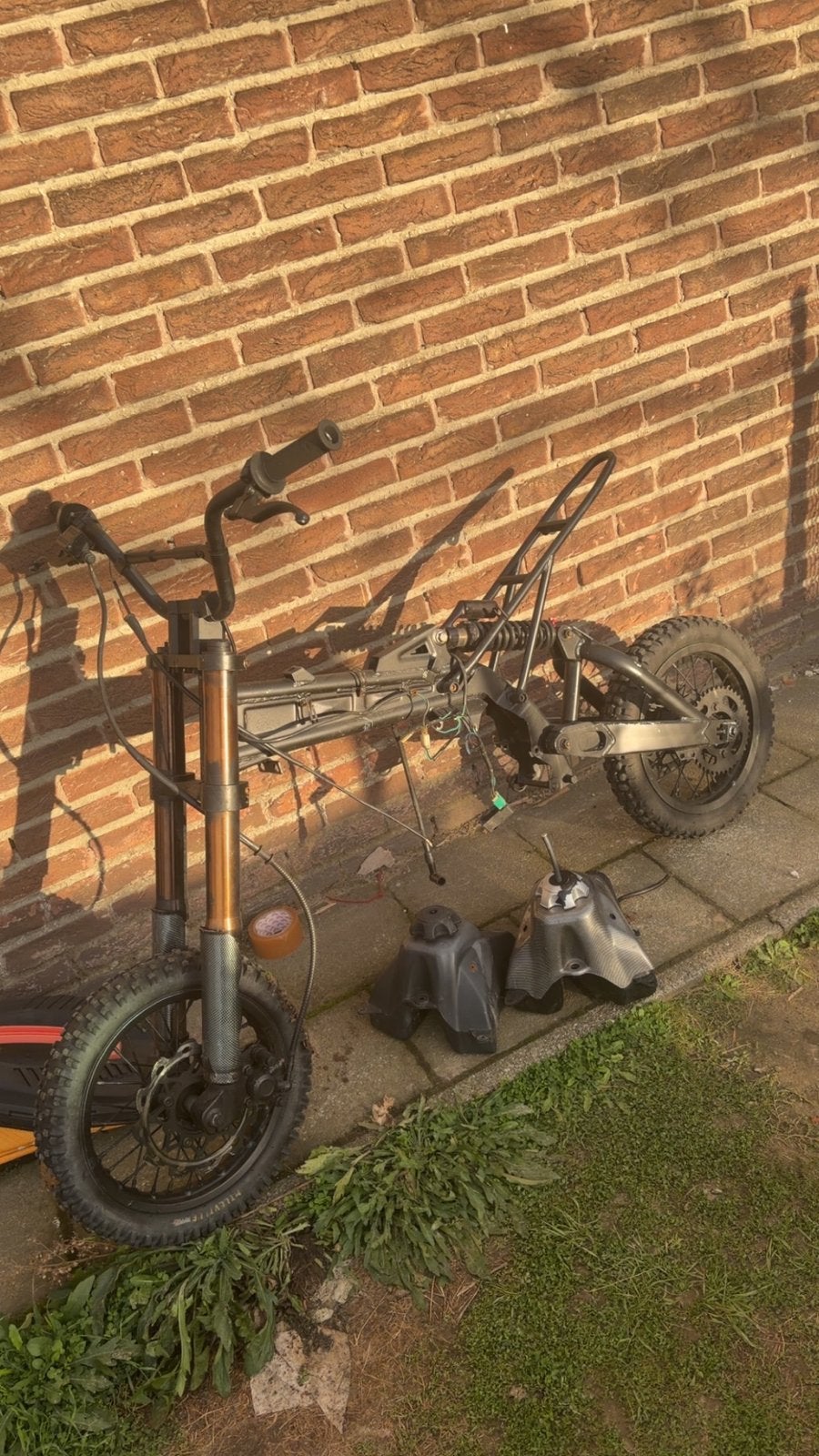 Pitbike frame met 2 naftbakken, Fietsen en Brommers, Ophalen, Zo goed als nieuw, Pitbike