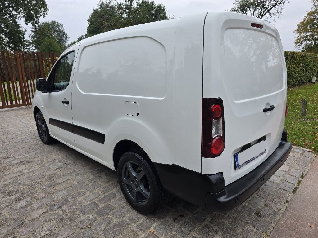 Peugeot Partner 1.6 HDI L2 lichte vracht / 3 ztpl / Euro 5b, Voorwielaandrijving, Euro 5, Stof, Zwart