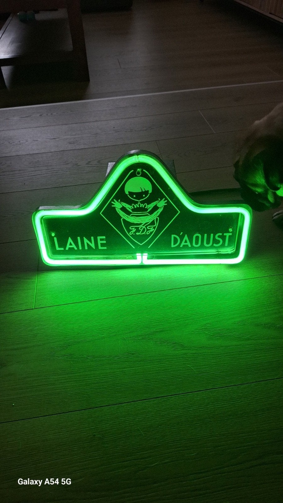 neon lichtreclame laine d´aoust, Ophalen
