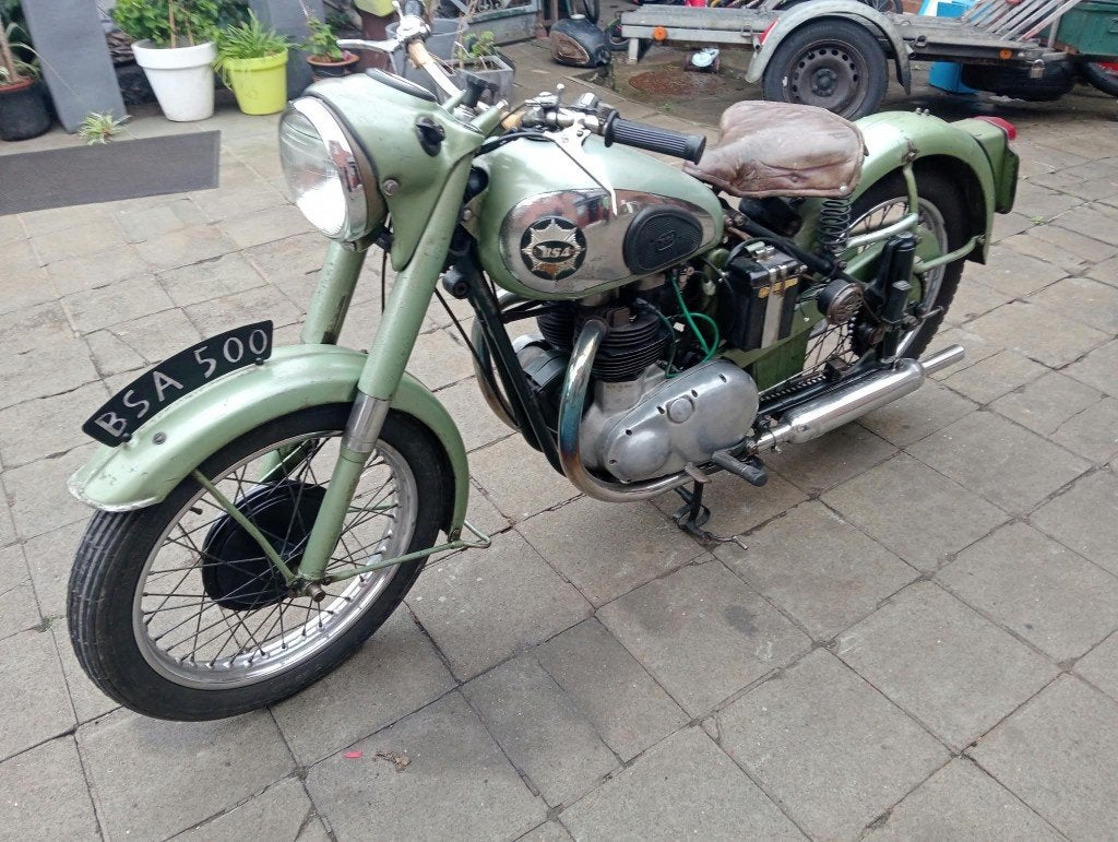 BSA A7 500, Motos