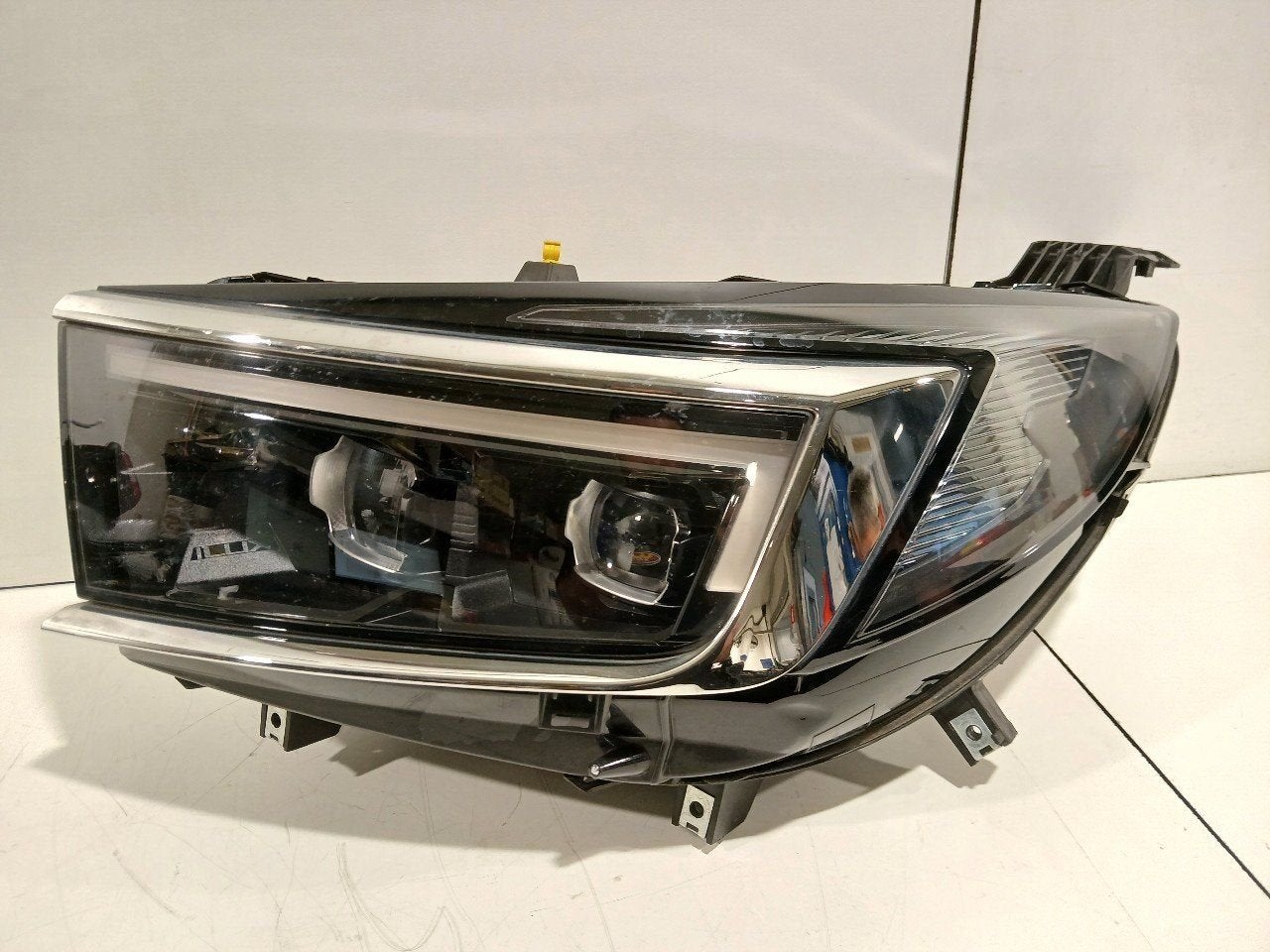 Koplamp links Opel Grandland, Onderdelen@venauto.nl, Van der Ven Autorecycling B.V., Ettenseweg 76, 4706 PB Roosendaal, The Netherlands