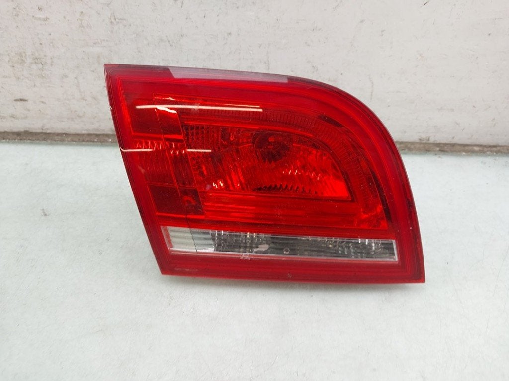 FEU ARRIÈRE GAUCHE Audi A3 Sportback (8PA) (|8P4945093D|), Auto-Union-Straße  1,
85057  Ingolstadt, DE, Info@audi.de, Audi, Utilisé