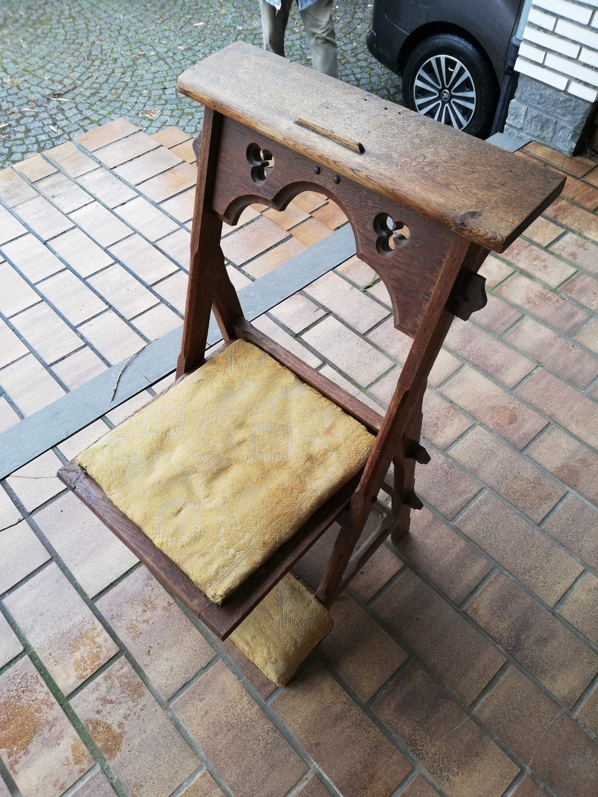 Antieke bidstoel, Ophalen