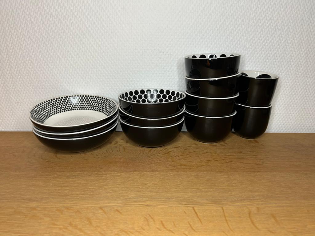 Zwart witte polka dots kommen set Ikea Syntes Konst 12 stuks, Huis en Inrichting, Keuken | Servies, Keramiek, Ophalen of Verzenden